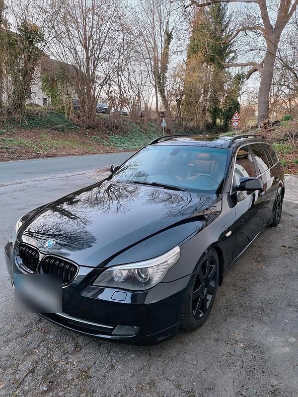 Gebraucht BMW 523 190 PS (139 kW) 2008 Schwarz Kombi