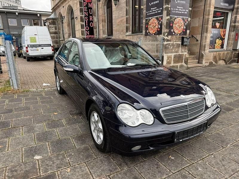 Blau Gebraucht 2005 Mercedes C200 Limousine | 5.499 € (Fairer Preis) - Bild 1/4