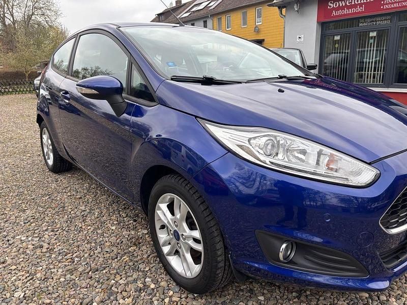 Gebraucht Ford Fiesta Celebration 82 PS (60 kW) 2017 Blau Kleinwagen