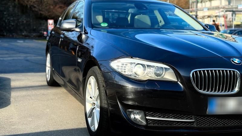 Gebraucht BMW 525 Luxury Line 218 PS (160 kW) 2012 Braun Limousine