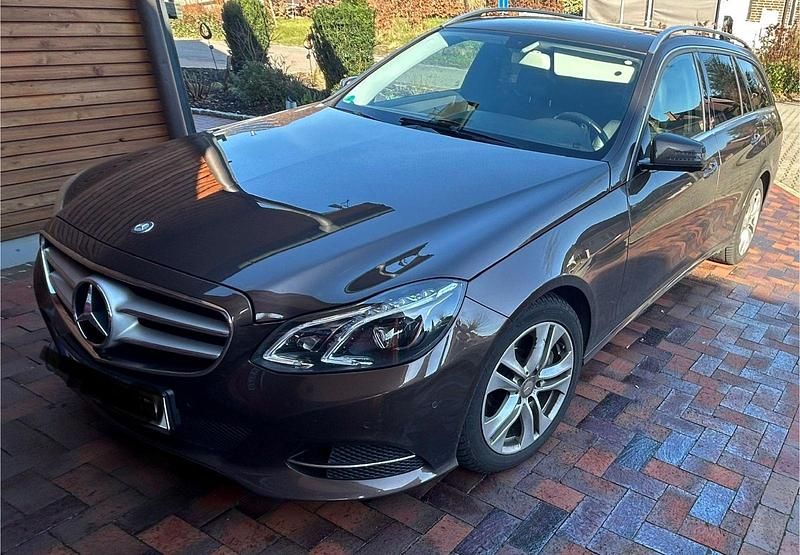 Braun Gebraucht 2013 Mercedes E350 Kombi | 12.999 € (Guter Preis) - Bild 1/4