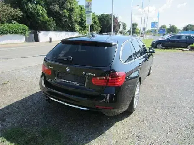Gebraucht BMW 330 Luxury Line 258 PS (189 kW) 2015 Schwarz Kombi
