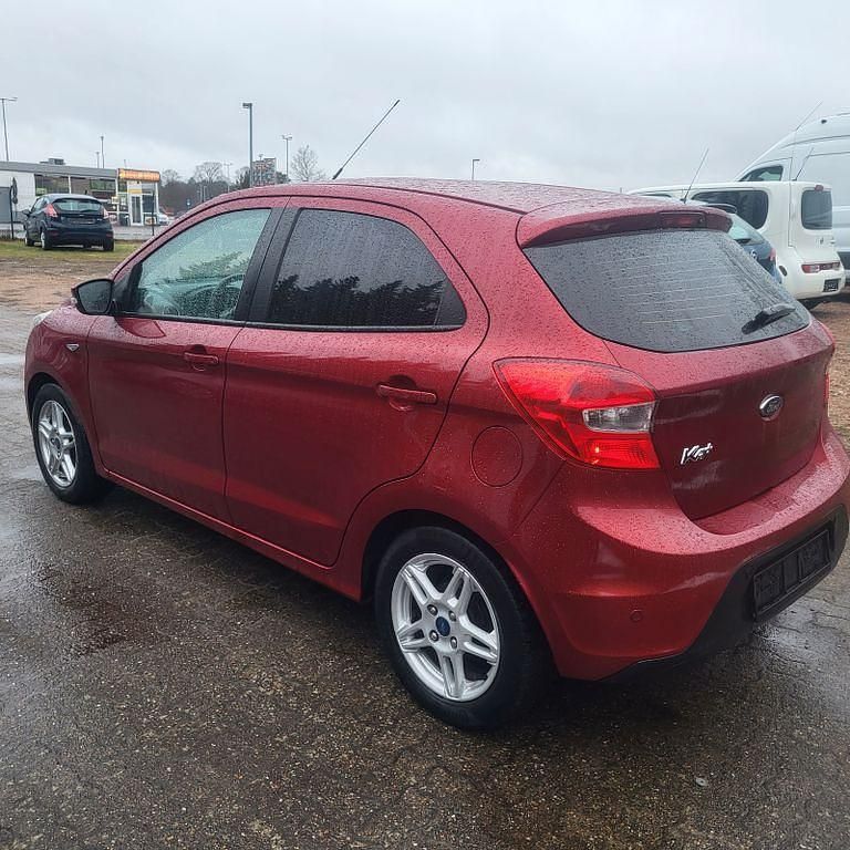 Gebraucht Ford Ka Cool & Sound Edition 86 PS (63 kW) 2016 Rot Limousine