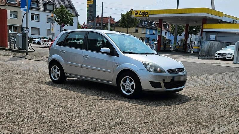 Gebraucht Ford Fiesta 60 PS (44 kW) 2008 Grau Kleinwagen