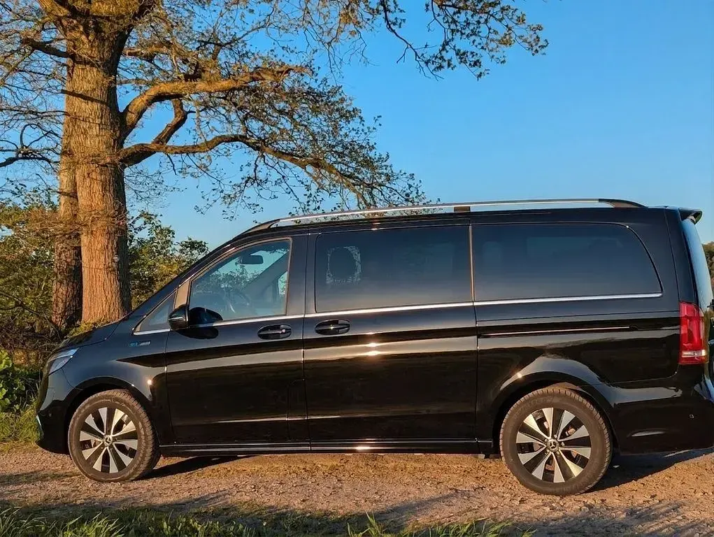 Gebraucht Mercedes EQV300 Avantgarde 150 kW (204 PS) 2022 Schwarz Van / Kleinbus