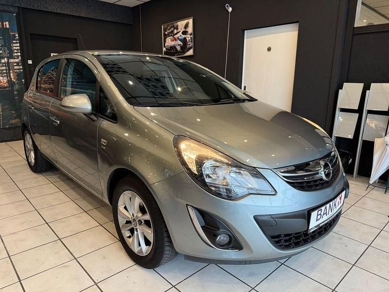Gebraucht Opel Corsa Energy 87 PS (63 kW) 2014 Silbersee/silver lake Limousine