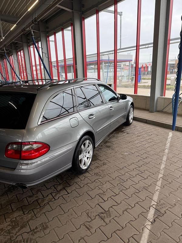 Gebraucht Mercedes E320 Avantgarde 224 PS (164 kW) 2009 Grau Kombi