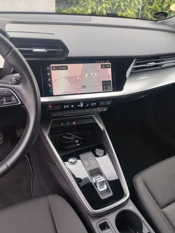 Używany Audi A3 Basis 116 KM (85 kW) 2023 Czarny Sedan/Limuzyna