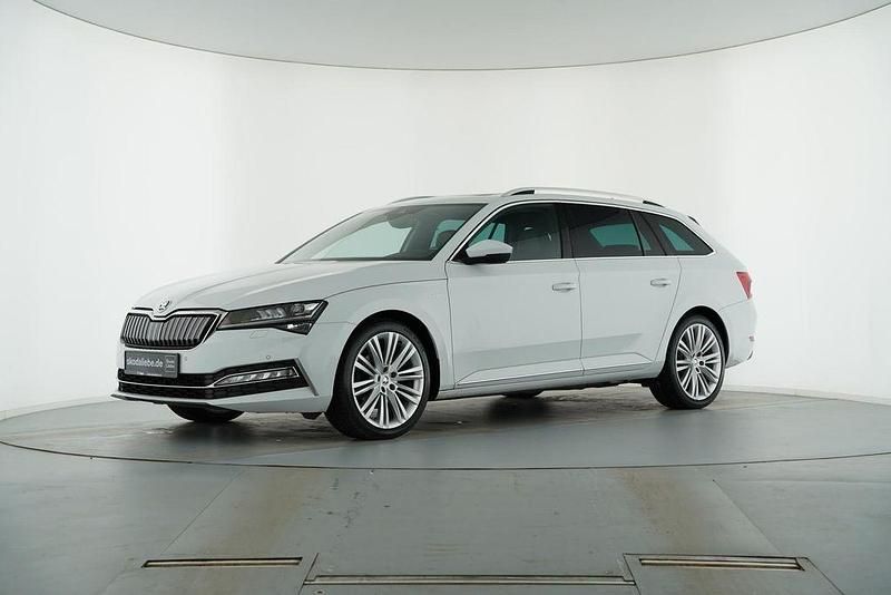 Moonweiss metallic Gebraucht 2020 Skoda Superb LAURIN & KLEMENT Limousine | 25.889 € (Etwas zu teuer) - Bild 1/4