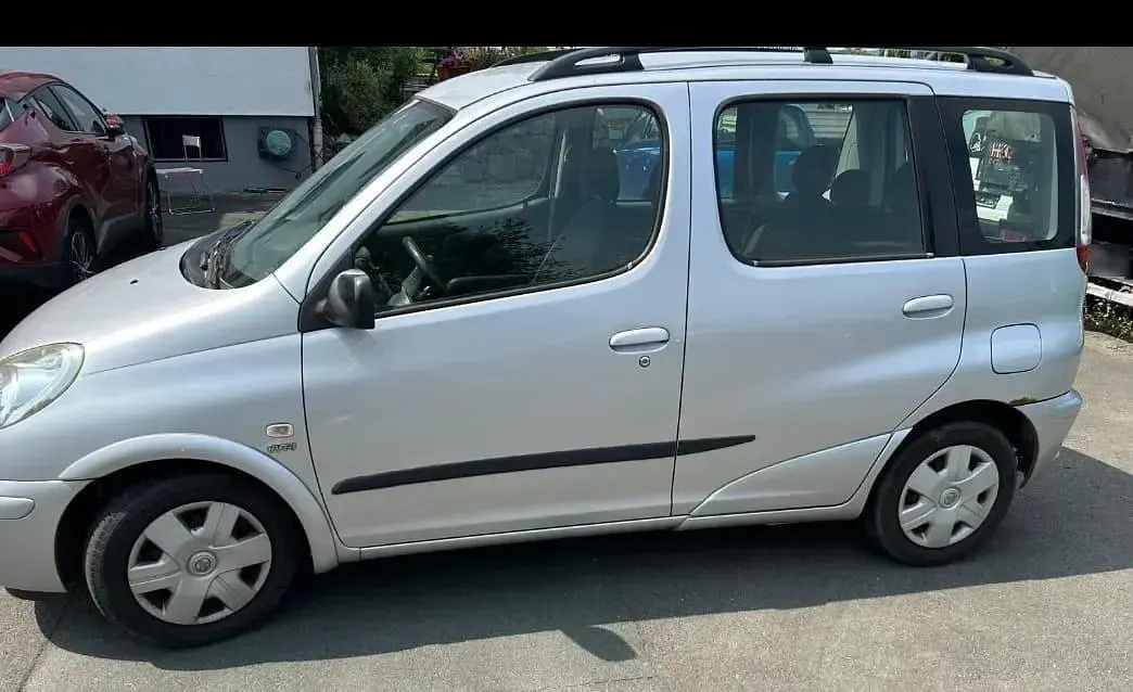Gebraucht Toyota Yaris 87 PS (63 kW) 2004 Silber Kombi