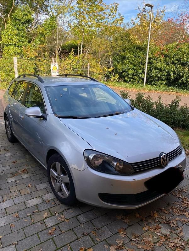 Silber Gebraucht 2010 VW Golf VI Comfortline Kombi | 2.000 € (Superpreis) - Bild 1/2
