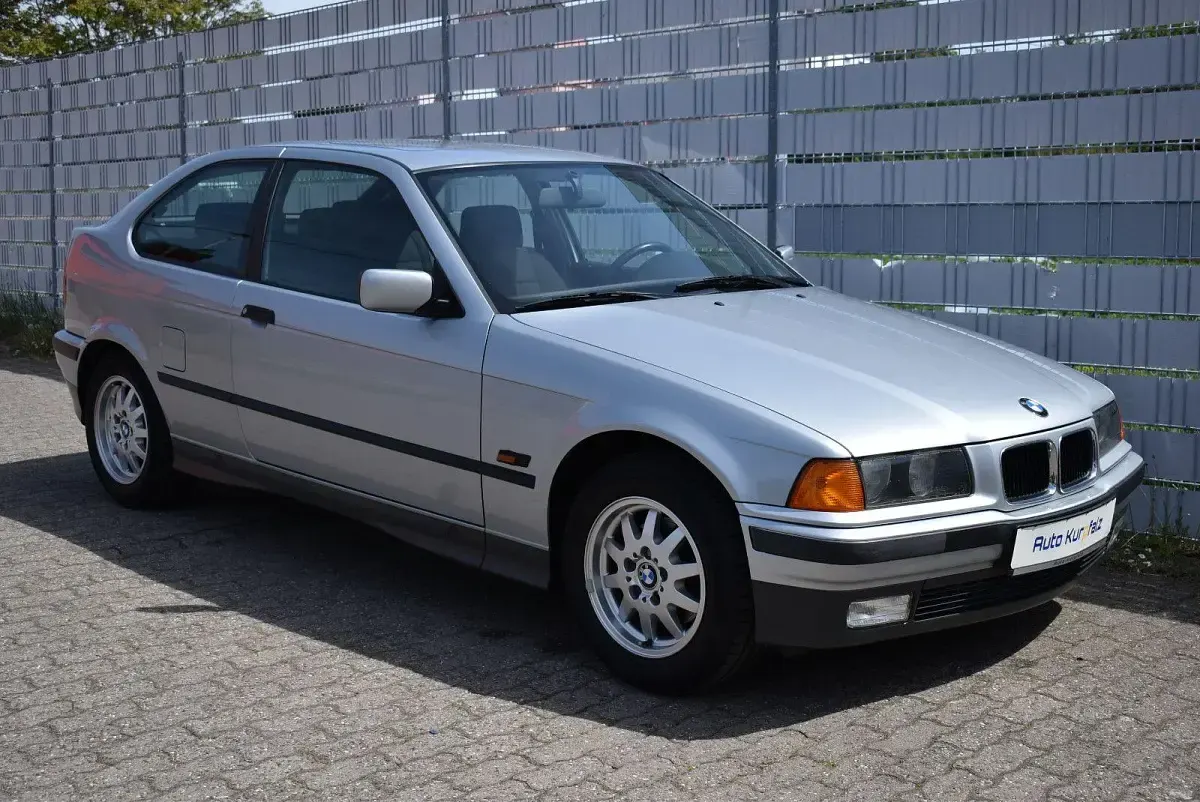 Brugt BMW 318 140 HK (102 kW) 1995 Sølv Sedan
