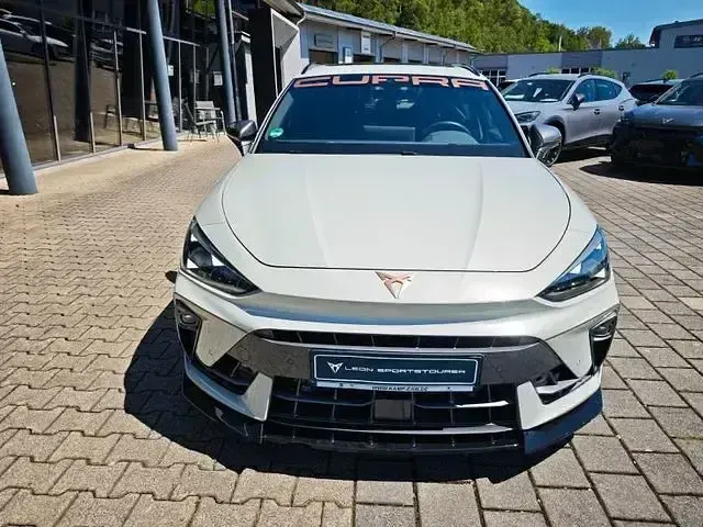 Gebraucht Cupra Leon VZ 333 PS (244 kW) 2025 Taiga grey (metallic) Limousine