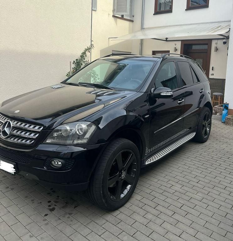 Schwarz Gebraucht 2008 Mercedes ML280 Edition 1 SUV | 9.500 € (Fairer Preis) - Bild 1/4
