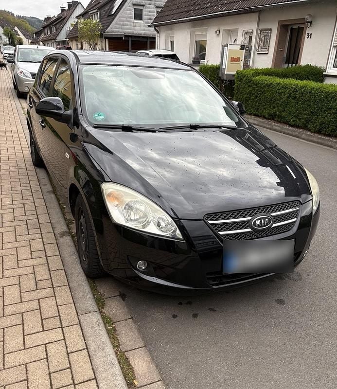 Usata Kia Ceed 105 CV (77 kW) 2009 Nero Utilitaria