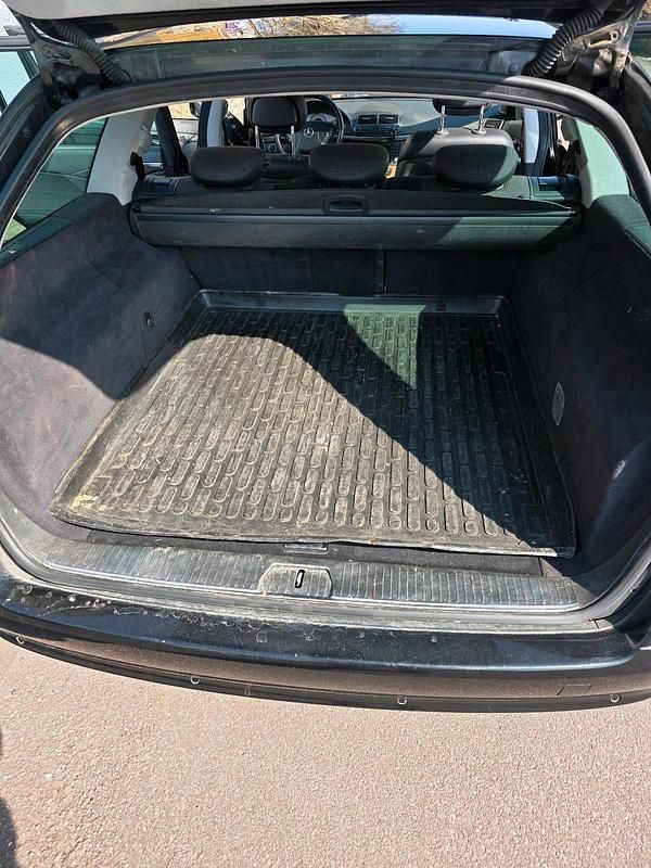 Usado Mercedes E320 204 HP (150 kW) 2004 Preto Carrinha