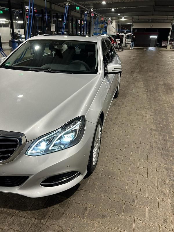 Gebraucht Mercedes E220 170 PS (125 kW) 2013 Silber Limousine