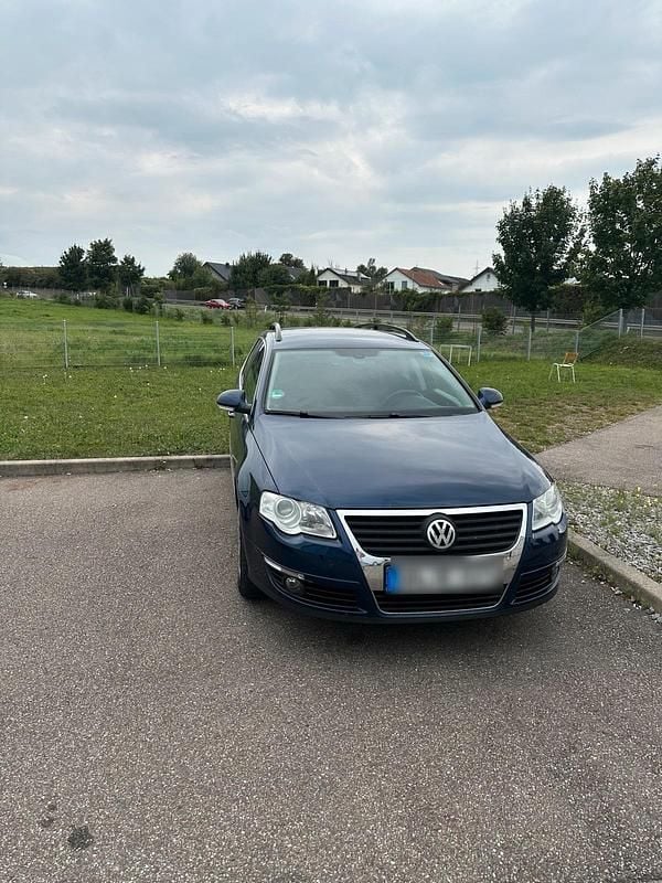 Blau Gebraucht 2010 VW Passat Kombi | 2.100 € (Superpreis) - Bild 1/4