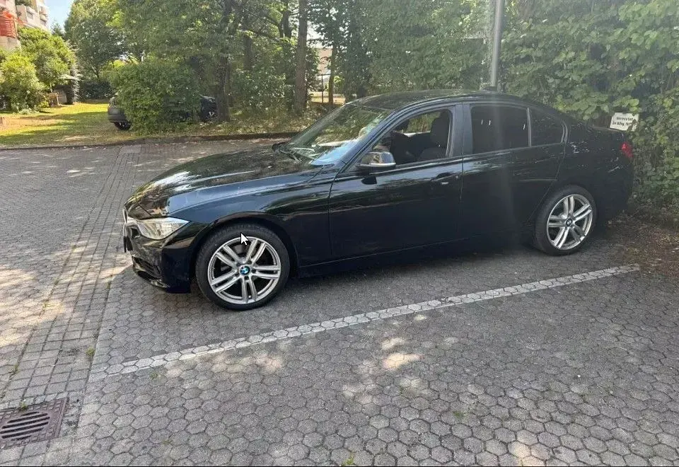 Gebraucht BMW 320 Sport Line 184 PS (135 kW) 2014 Schwarz Limousine