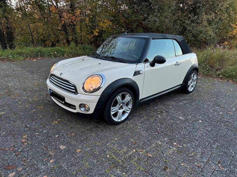 Weiß Gebraucht 2010 Mini ONE Kleinwagen | 2.750 € - Bild 1/4