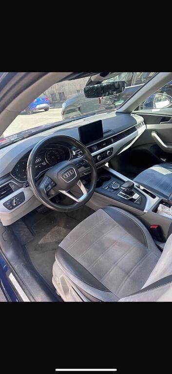 Gebraucht Audi A4 Design 190 PS (139 kW) 2017 Blau Limousine