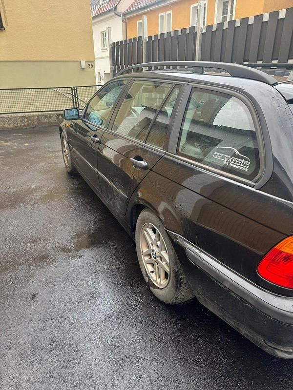Gebraucht BMW 318 143 PS (105 kW) 2004 Schwarz Kombi