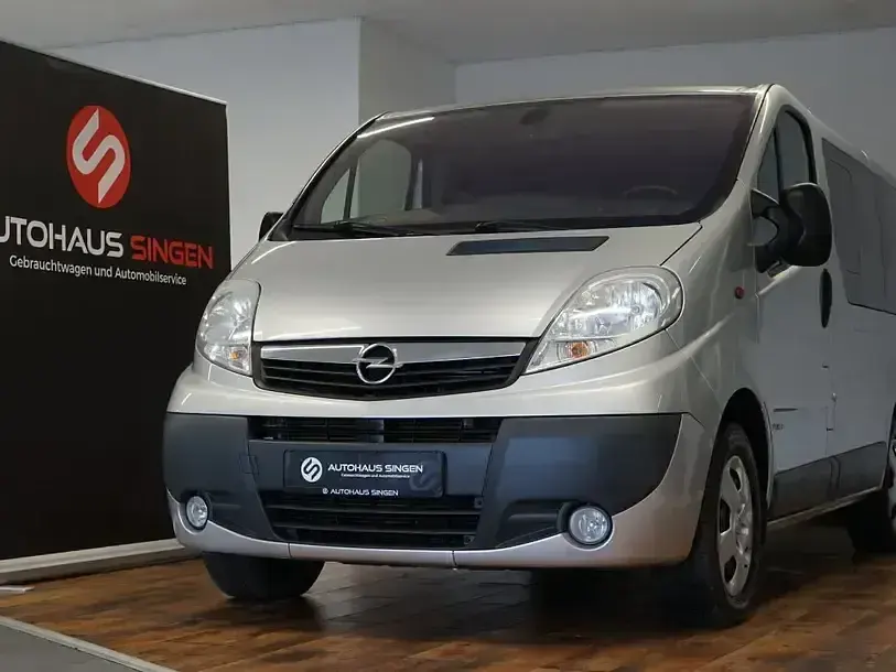 Używany Opel Vivaro S 114 KM (83 kW) 2012 Srebrny Minivan