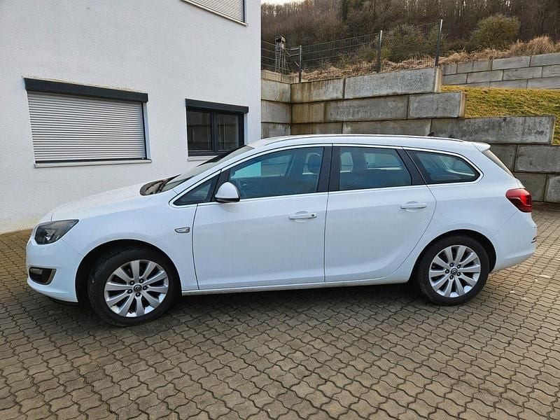 Gebraucht Opel Astra 136 PS (100 kW) 2015 Weiß Kombi
