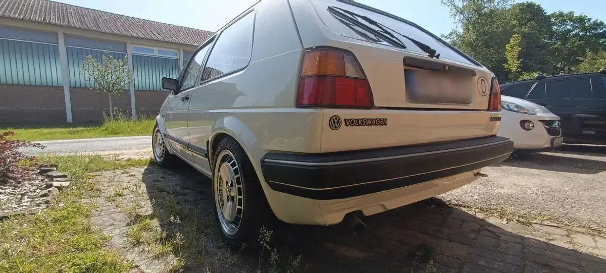 Gebraucht VW Golf 90 PS (66 kW) 1986 Weiß Coupé