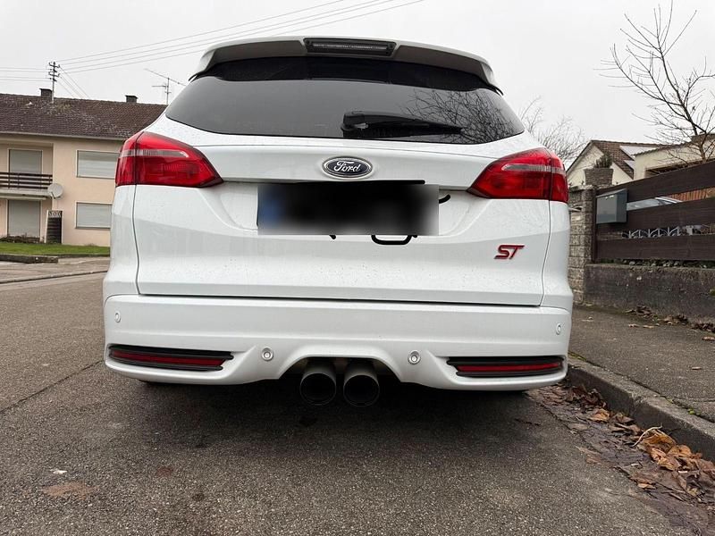 Gebraucht Ford Focus ST 250 PS (183 kW) 2016 Weiß Kombi