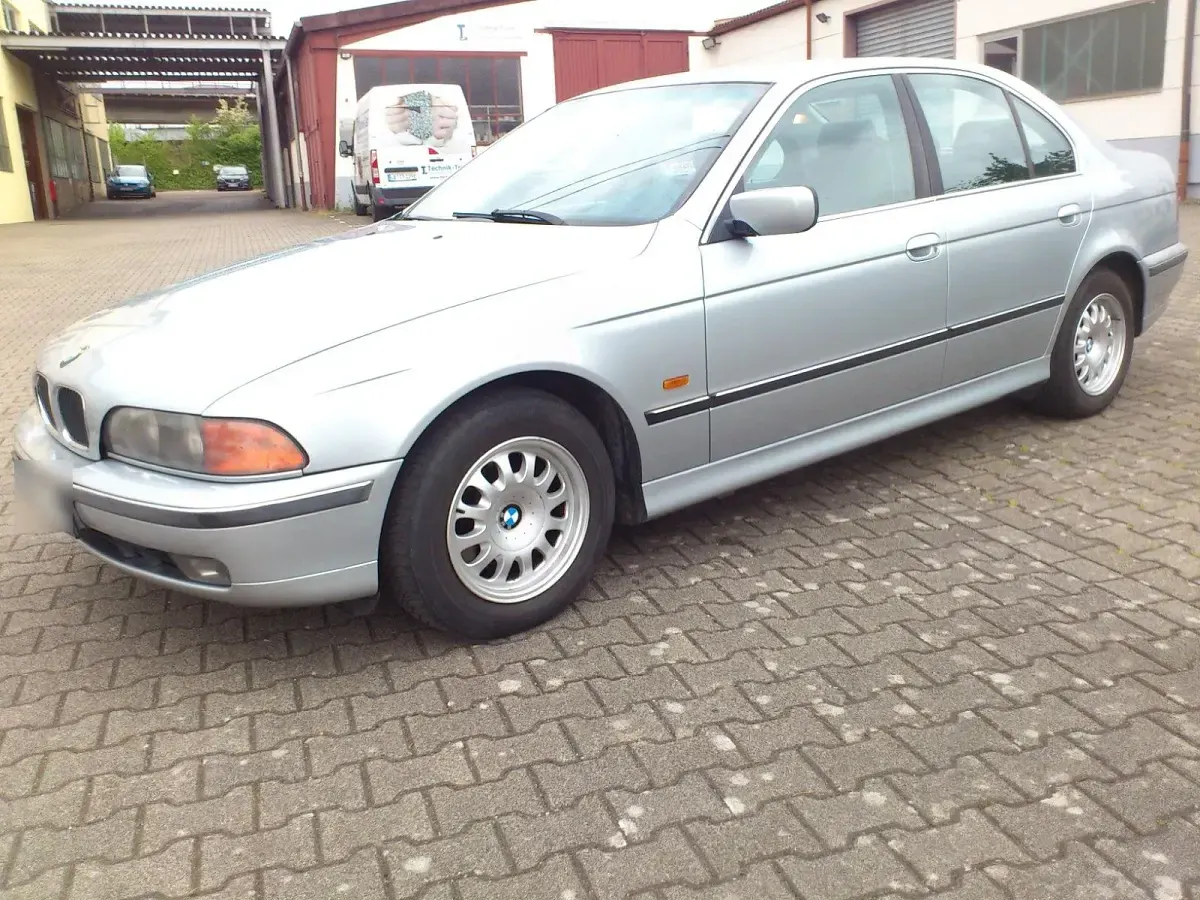 Gebraucht BMW 523 170 PS (125 kW) 1997 Silber Limousine