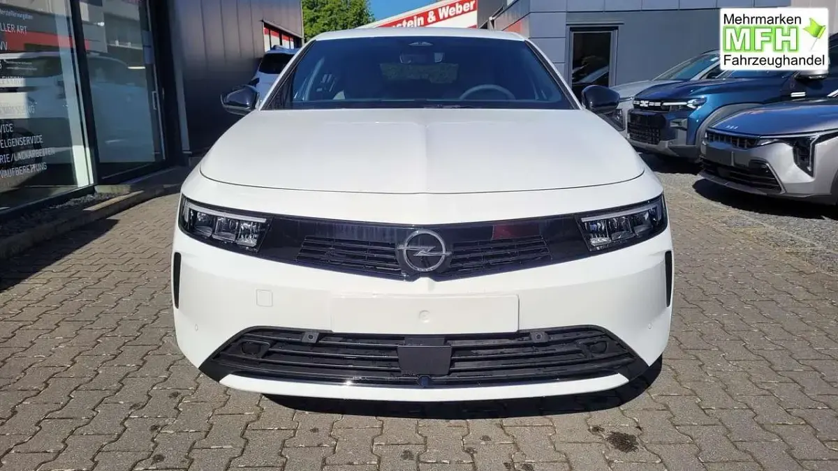Neu Opel Astra Edition 131 PS (96 kW) 2026 Arktis weiß Limousine
