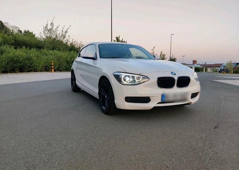 Weiß Gebraucht 2013 BMW 114 Sport Line Kleinwagen | 4.900 € (Fairer Preis) - Bild 1/4