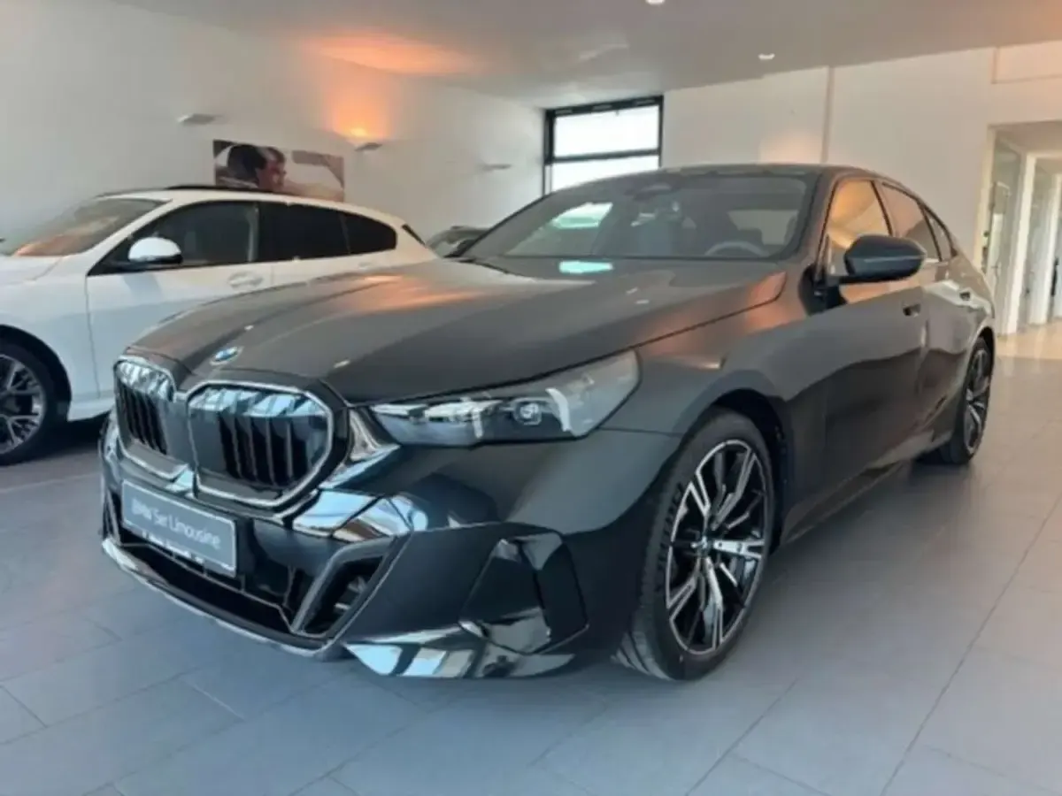 Neu BMW 520 M Sport 197 PS (144 kW) 2026 Saphirschwarz metallic Limousine
