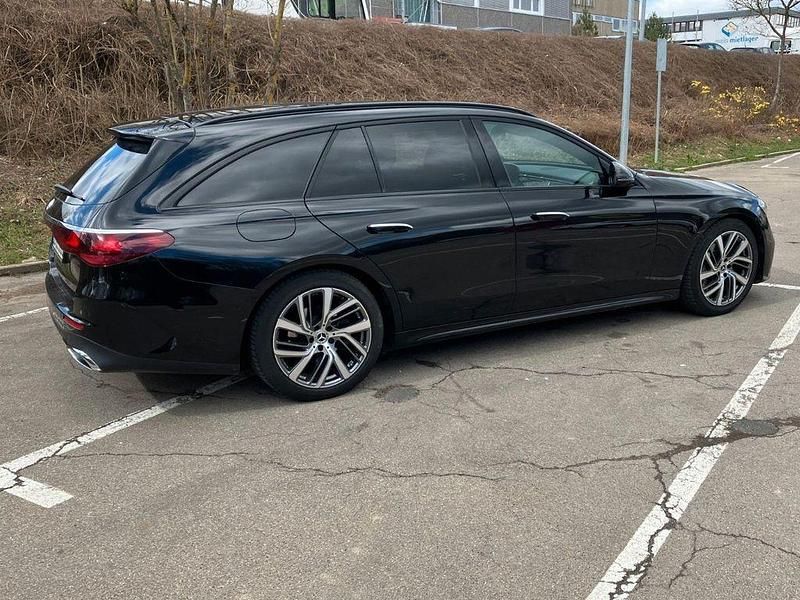 Gebraucht Mercedes E220 Advanced 197 PS (144 kW) 2024 Schwarz Kombi