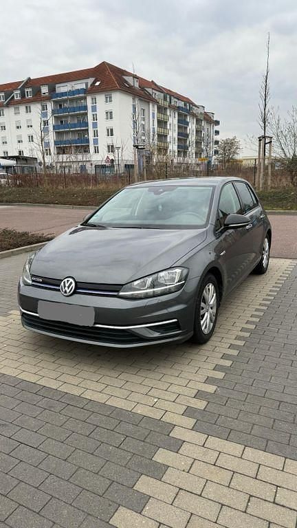 Grau Gebraucht 2019 VW Golf VII IQ Drive Limousine | 14.000 € (Superpreis) - Bild 1/4