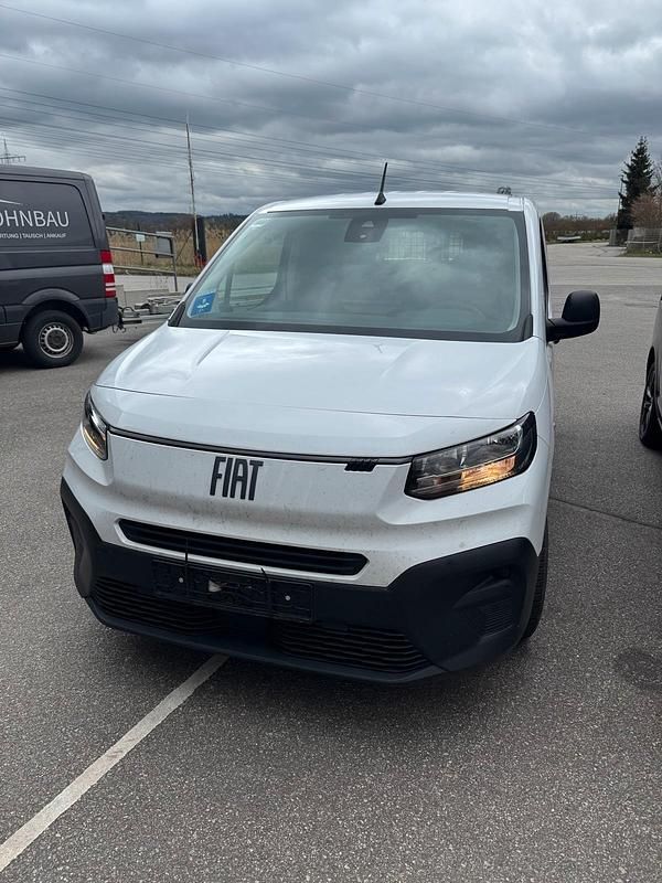 Second-hand Fiat Doblò 2024 Alb Monovolum