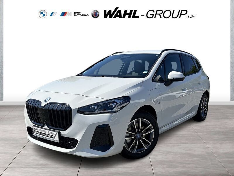 Weiß Gebraucht 2024 BMW 225 Active Tourer M Sport Van / Kleinbus | 39.890 € (Teuer) - Bild 1/4