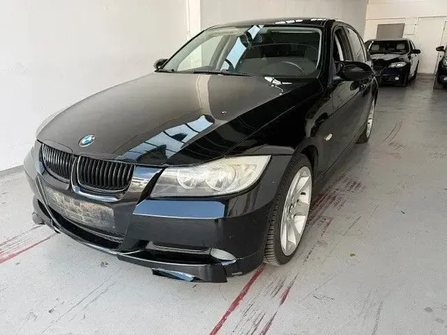 Gebraucht BMW 320 170 PS (125 kW) 2008 Schwarz Limousine