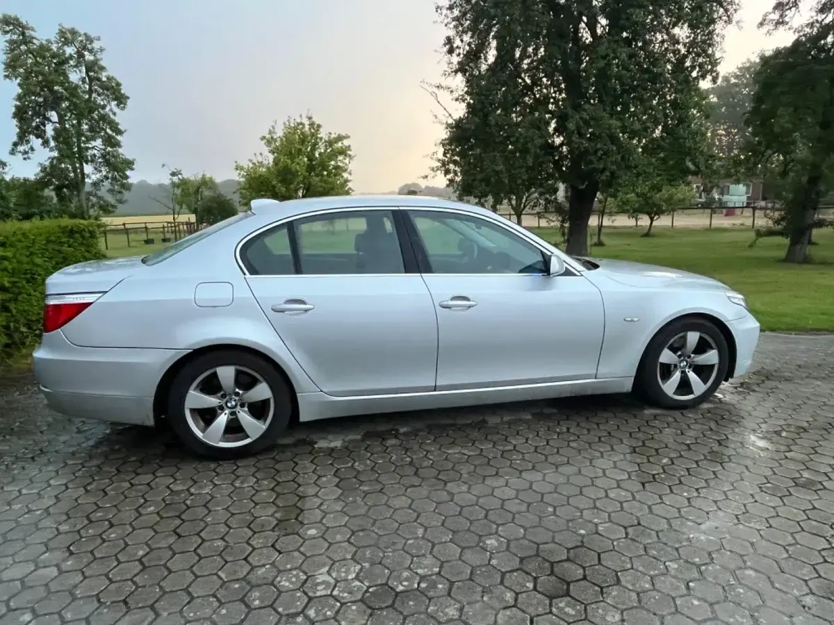 Gebraucht BMW 520 163 PS (119 kW) 2008 Silber Limousine