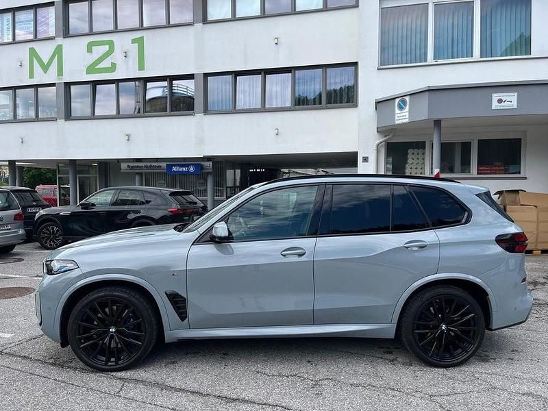 Grau Gebraucht 2025 BMW X5 M Sport SUV | 80.900 € (Guter Preis) - Bild 1/4