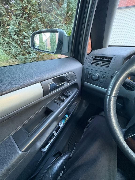 Silber Gebraucht 2008 Opel Zafira Cosmo Van / Kleinbus | 3.200 € (Fairer Preis) - Bild 1/4