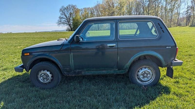 Second-hand Lada niva 83 CP (61 kW) 2012 Verde SUV