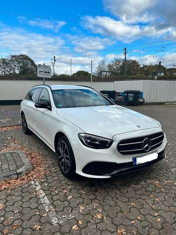 Weiß Gebraucht 2023 Mercedes E200 Kombi | 36.899 € (Superpreis) - Bild 1/4