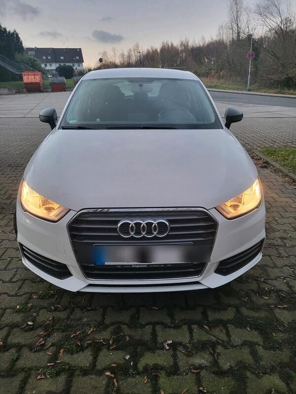 Weiß Gebraucht 2015 Audi A1 Sportback Kleinwagen | 8.500 € (Guter Preis) - Bild 1/4