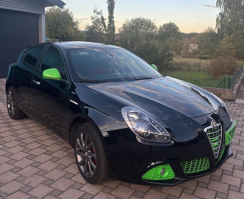 Schwarz Gebraucht 2013 Alfa Romeo Giulietta Veloce Limousine | 8.200 € (Fairer Preis) - Bild 1/4