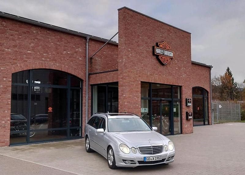 Gebraucht Mercedes E320 Avantgarde 224 PS (164 kW) 2006 Silber Kombi