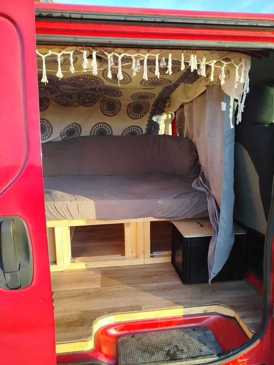 Używany Opel Vivaro 82 KM (60 kW) 2002 Czerwony Minivan