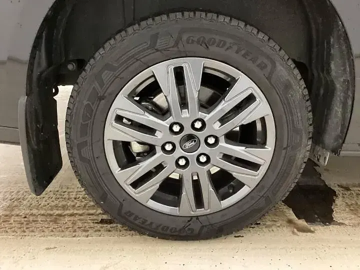 Gebraucht Ford Tourneo Titanium 136 PS (100 kW) 2025 Schwarz Van / Kleinbus