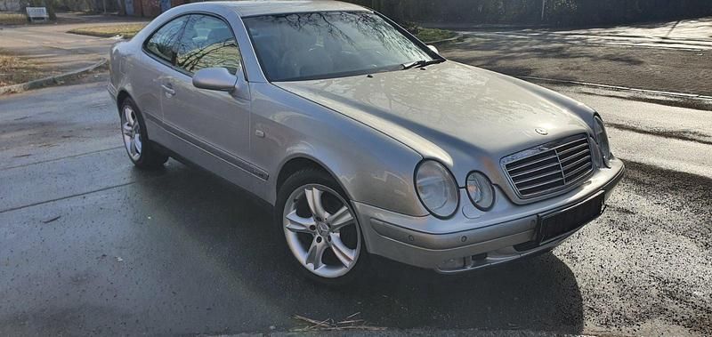 Gebraucht Mercedes CLK200 136 PS (100 kW) 1999 Silber Coupé
